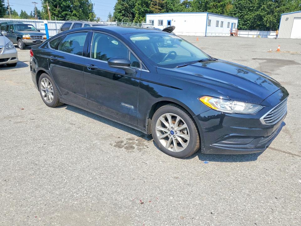 65683246 :رقم المزاد ، 3FA6P0LU7HR348075 vin ، 2017 Ford Fusion مزاد بيع