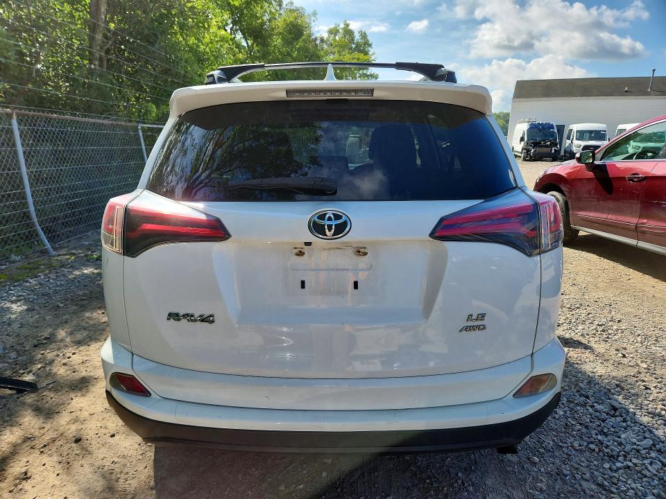 65726436 :رقم المزاد ، JTMBFREV7JJ187586 vin ، 2018 Toyota Rav4 مزاد بيع