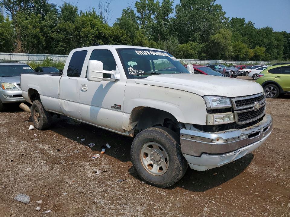 Продаж на аукціоні авто 2005 Chevrolet Silverado, vin: 1GCHK39275E232852, номер лоту: 64318806