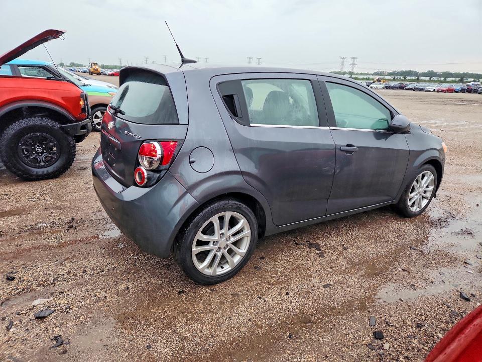 64322946 :رقم المزاد ، 1G1JC6SHXD4137830 vin ، 2013 Chevrolet Sonic مزاد بيع