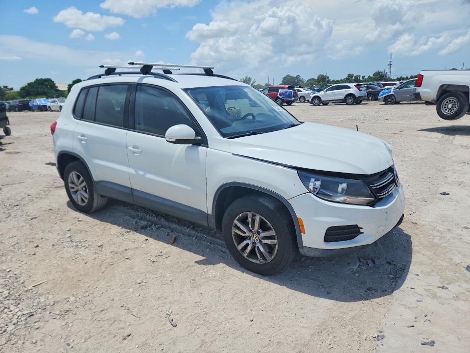2015 Volkswagen Tiguan მანქანა იყიდება აუქციონზე, vin: WVGAV7AX1FW614549, აუქციონის ნომერი: 65304426