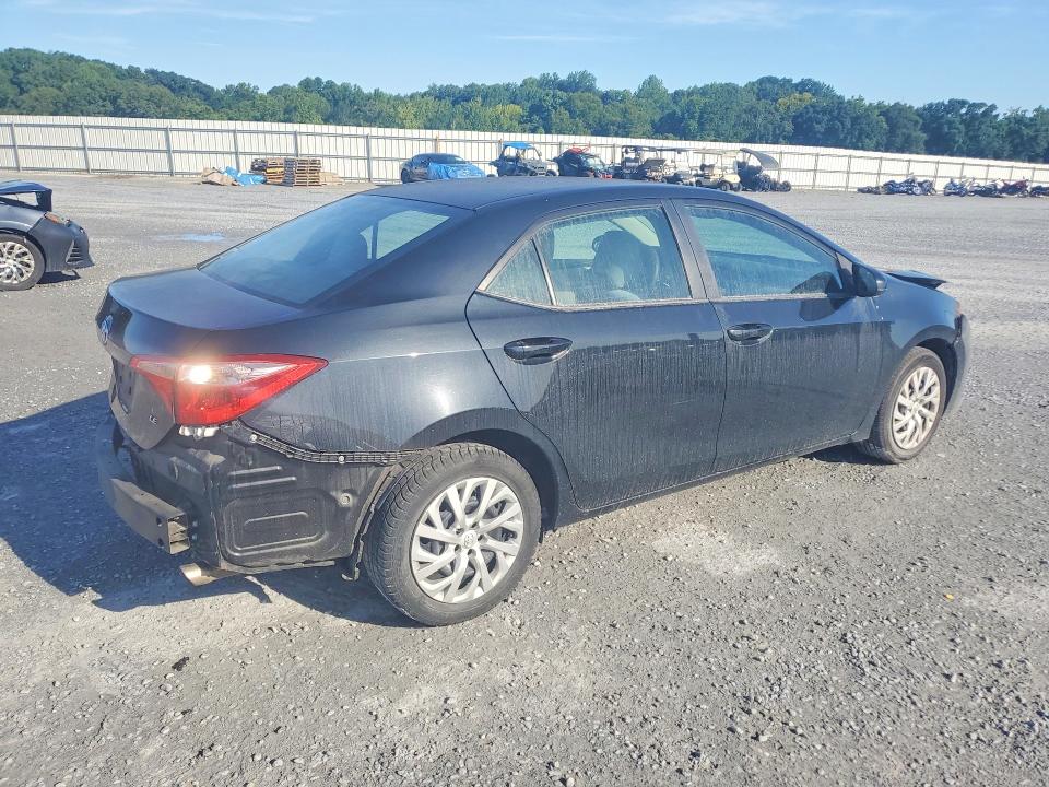 65601086 :رقم المزاد ، 5YFBURHE8JP848751 vin ، 2018 Toyota Corolla مزاد بيع