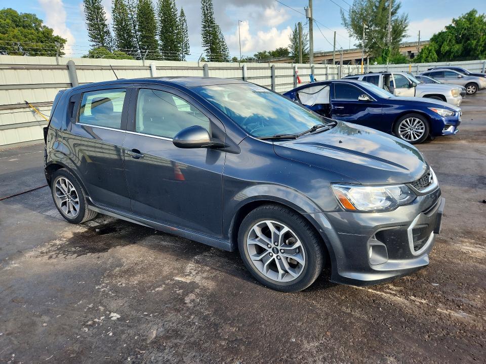 66087996 :رقم المزاد ، 1G1JD6SG0J4129381 vin ، 2018 Chevrolet Sonic مزاد بيع