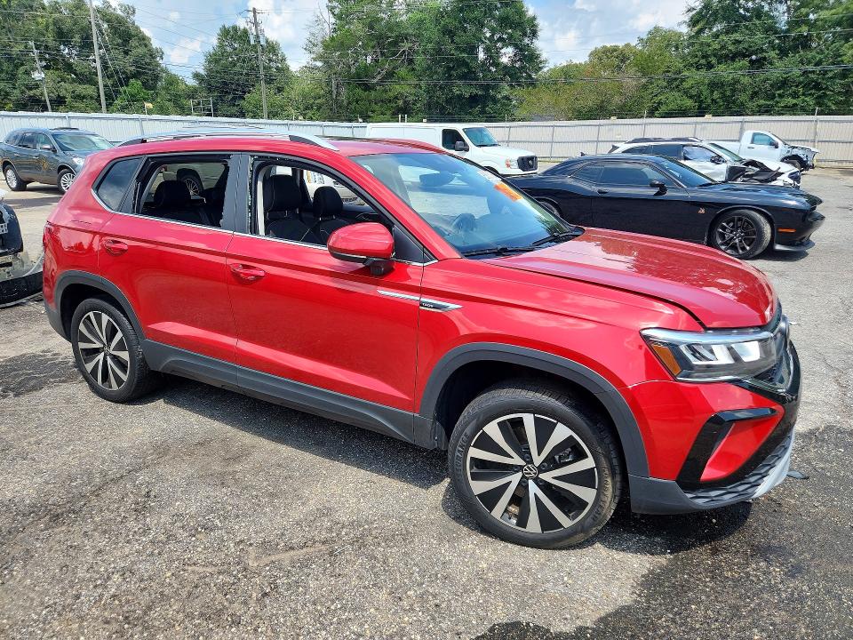 65633106 :رقم المزاد ، 3VVEX7B22PM322995 vin ، 2023 Volkswagen Taos مزاد بيع