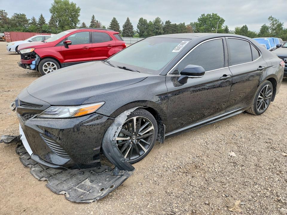 66421496 :رقم المزاد ، 4T1B61HK6JU525363 vin ، 2018 Toyota Camry مزاد بيع