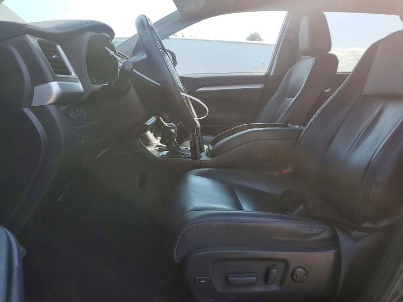 Продажа на аукционе авто 2019 Toyota Highlander, vin: 5TDJZRFHXKS597881, номер лота: 64789046