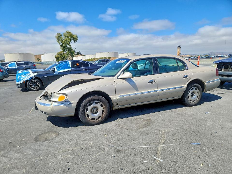 67122606 :رقم المزاد ، 1LNHM97VXXY640768 vin ، 1999 Lincoln Continental مزاد بيع