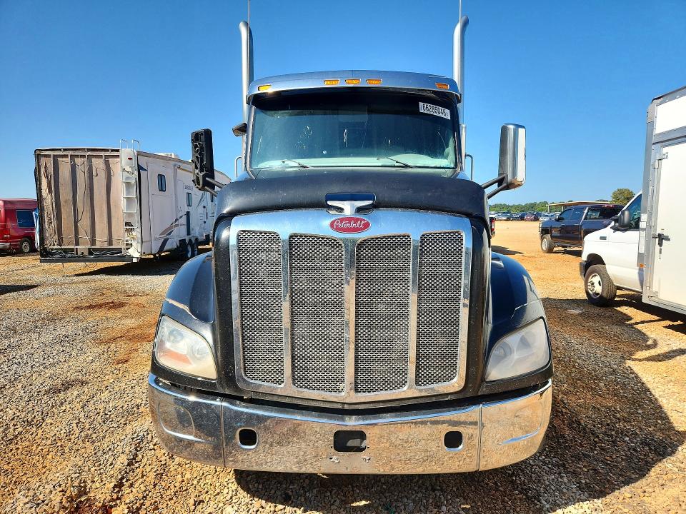 Продажа на аукционе авто 2015 Peterbilt 579, vin: 1XPBD49X5FD203731, номер лота: 66285046