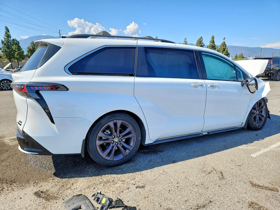 64838236 :رقم المزاد ، 5TDCRKEC1RS204317 vin ، 2024 Toyota Sienna مزاد بيع