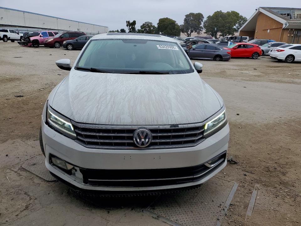 63420906 :رقم المزاد ، 1VWBT7A31HC030956 vin ، 2017 Volkswagen Passat مزاد بيع