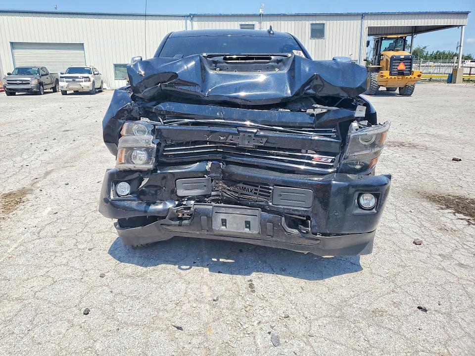 64754646 :رقم المزاد ، 1GC4K0EY0JF152935 vin ، 2018 Chevrolet Silverado مزاد بيع