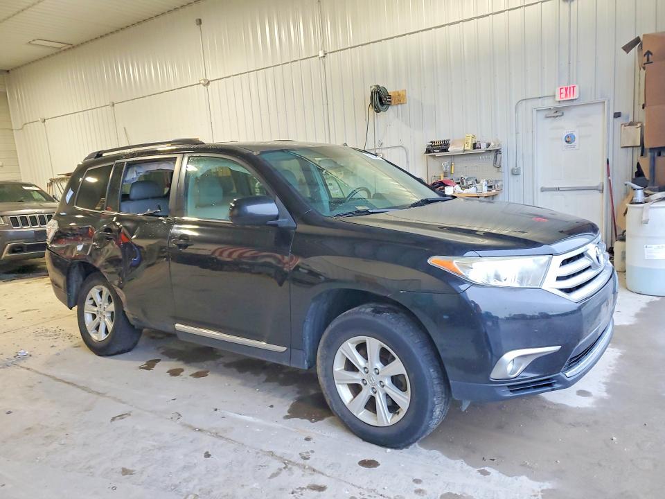 Продажа на аукционе авто 2013 Toyota Highlander, vin: 5TDBK3EH8DS222968, номер лота: 63937366