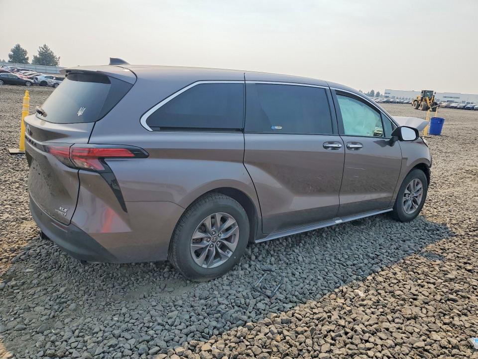 64135956 :رقم المزاد ، 5TDYRKEC4NS093309 vin ، 2022 Toyota Sienna مزاد بيع