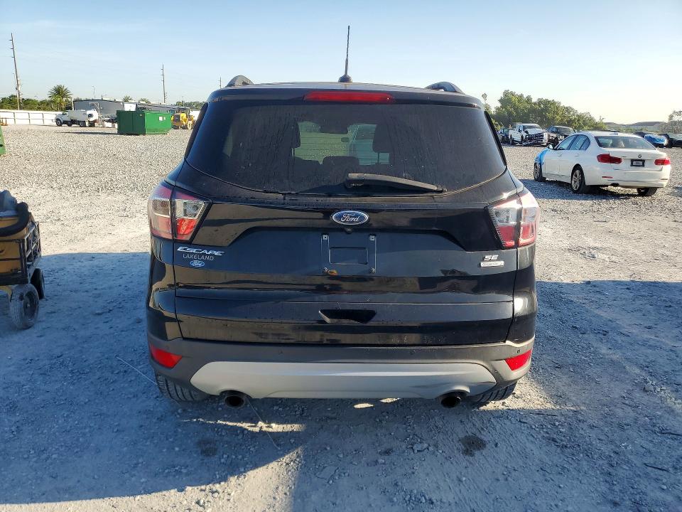 64961626 :رقم المزاد ، 1FMCU0GD1HUC84605 vin ، 2017 Ford Escape مزاد بيع