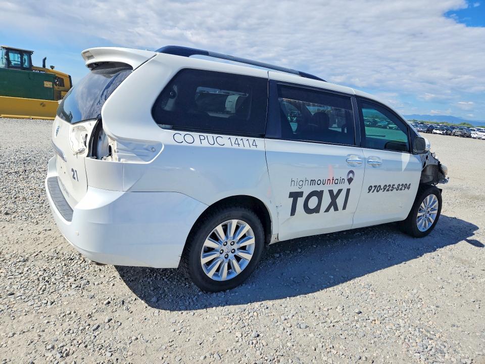 2017 Toyota Sienna მანქანა იყიდება აუქციონზე, vin: 5TDDZ3DC7HS152900, აუქციონის ნომერი: 65854946