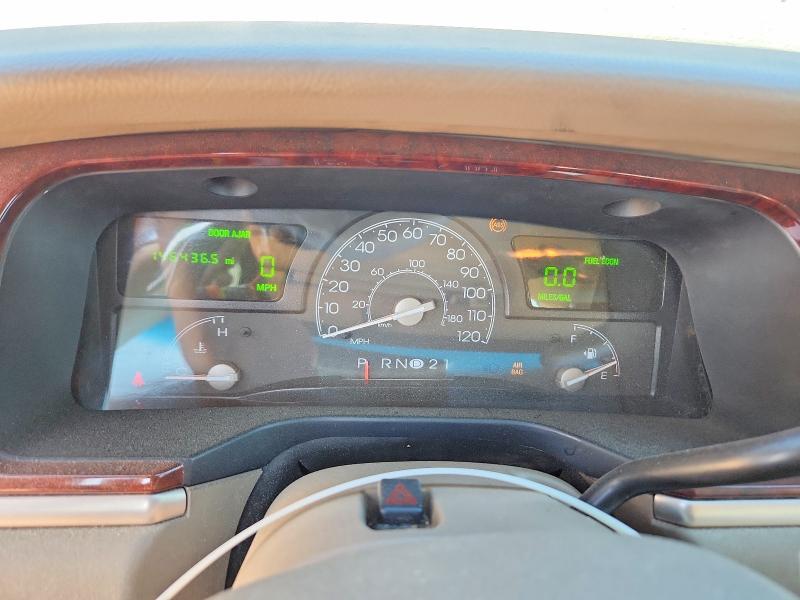65415296 :رقم المزاد ، 1LNHM81W34Y668953 vin ، 2004 Lincoln Town Car مزاد بيع