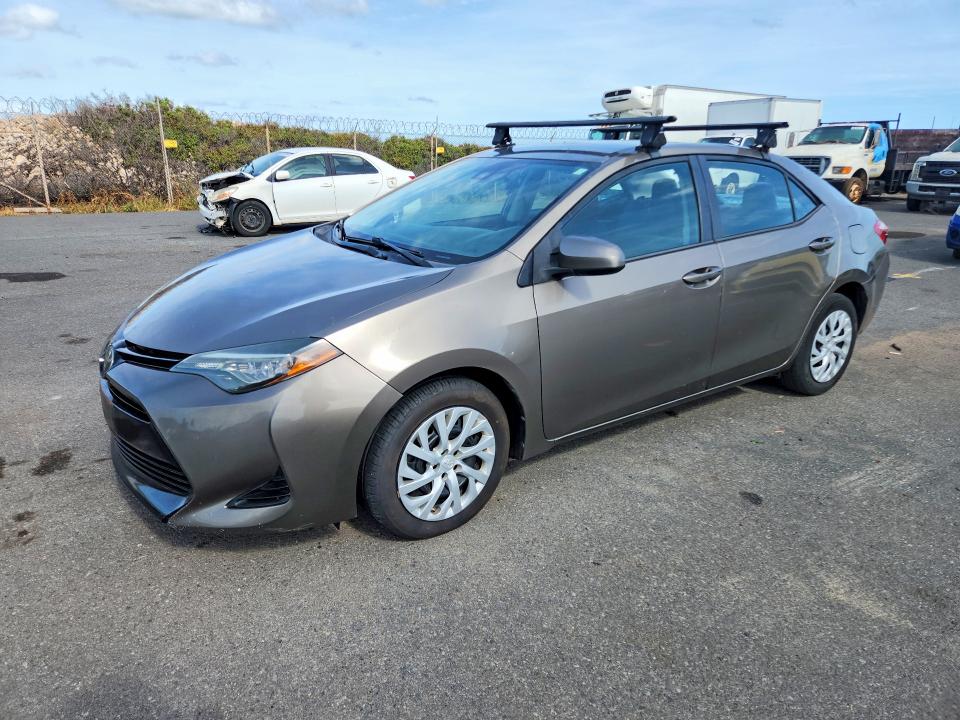 65938536 :رقم المزاد ، 5YFBURHE4JP765463 vin ، 2018 Toyota Corolla مزاد بيع