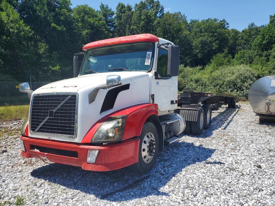 2005 Volvo Trac W/trl მანქანა იყიდება აუქციონზე, vin: 4V4NC9GG35N398114, აუქციონის ნომერი: 62608546