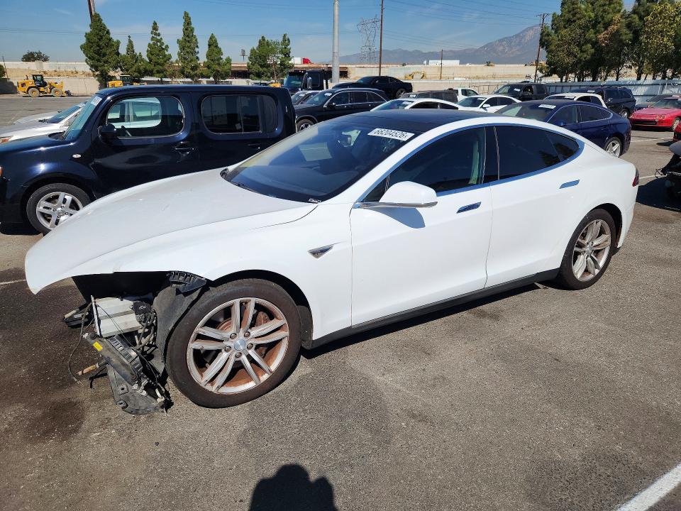 66204526 :رقم المزاد ، 5YJSA1CN2DFP25769 vin ، 2013 Tesla Model S مزاد بيع