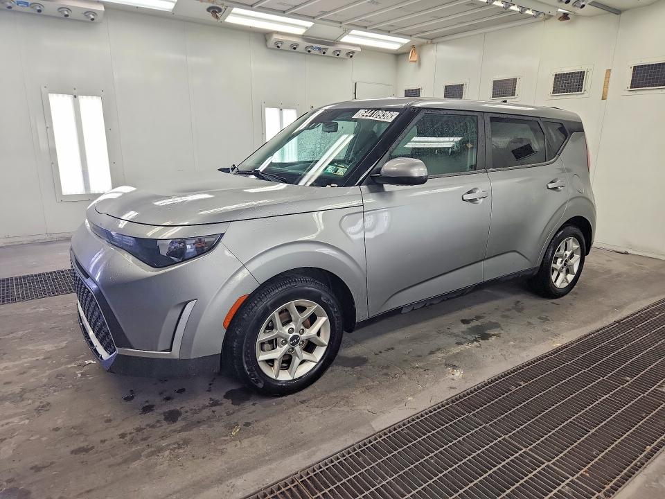 64410936 :رقم المزاد ، KNDJ23AU4P7876749 vin ، 2023 Kia Soul مزاد بيع