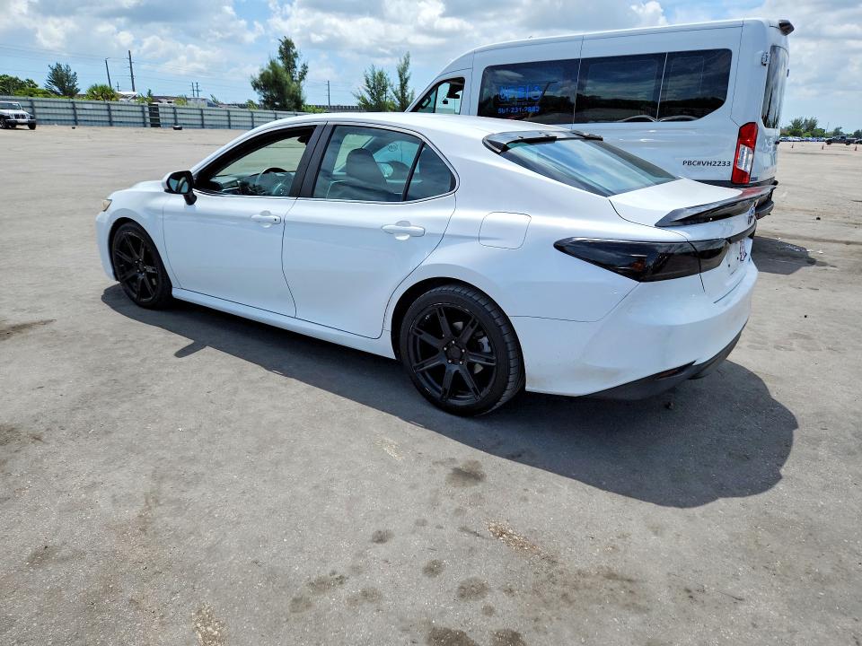 66035436 :رقم المزاد ، 4T1B11HK9JU047583 vin ، 2018 Toyota Camry مزاد بيع