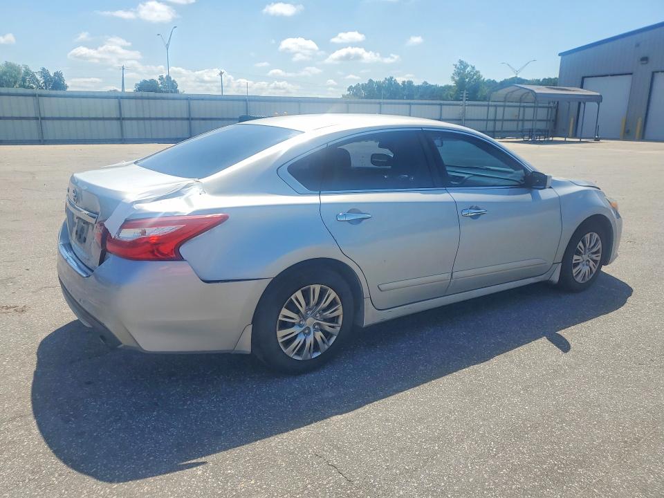 2017 Nissan Altima მანქანა იყიდება აუქციონზე, vin: 1N4AL3AP2HC124716, აუქციონის ნომერი: 67324086