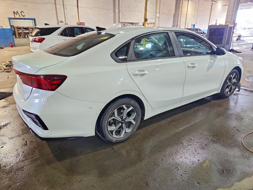 64313736 :رقم المزاد ، 3KPF24ADXME368339 vin ، 2021 Kia Forte مزاد بيع