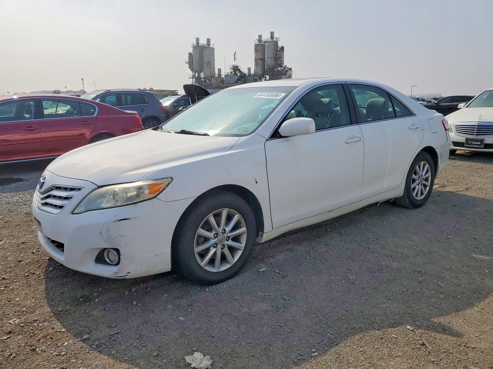 64450696 :رقم المزاد ، 4T1BF3EK1BU756947 vin ، 2011 Toyota Camry مزاد بيع