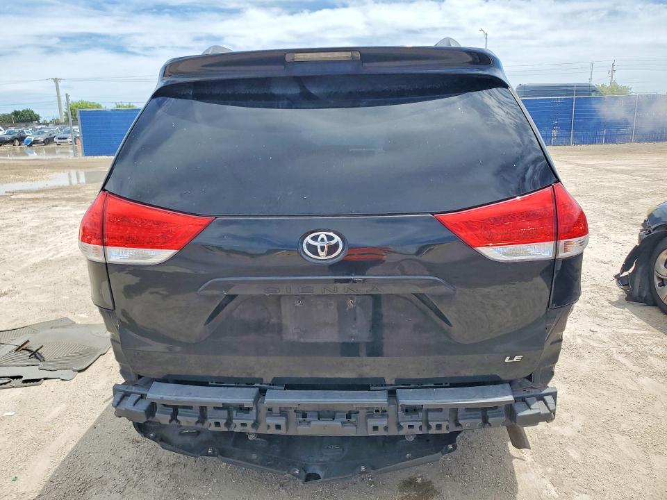 66388756 :رقم المزاد ، 5TDKK3DC1BS151289 vin ، 2011 Toyota Sienna مزاد بيع