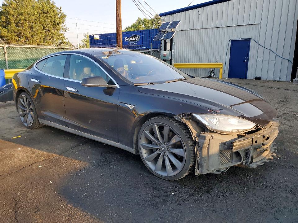 2015 Tesla Model S მანქანა იყიდება აუქციონზე, vin: 5YJSA1E25FF108842, აუქციონის ნომერი: 64070156