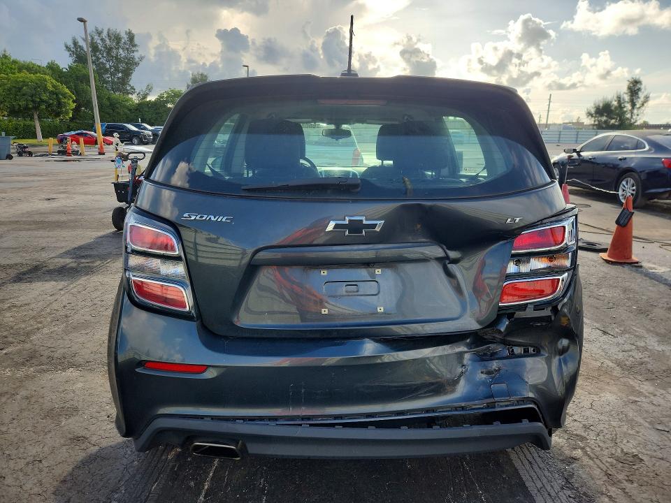 66087996 :رقم المزاد ، 1G1JD6SG0J4129381 vin ، 2018 Chevrolet Sonic مزاد بيع