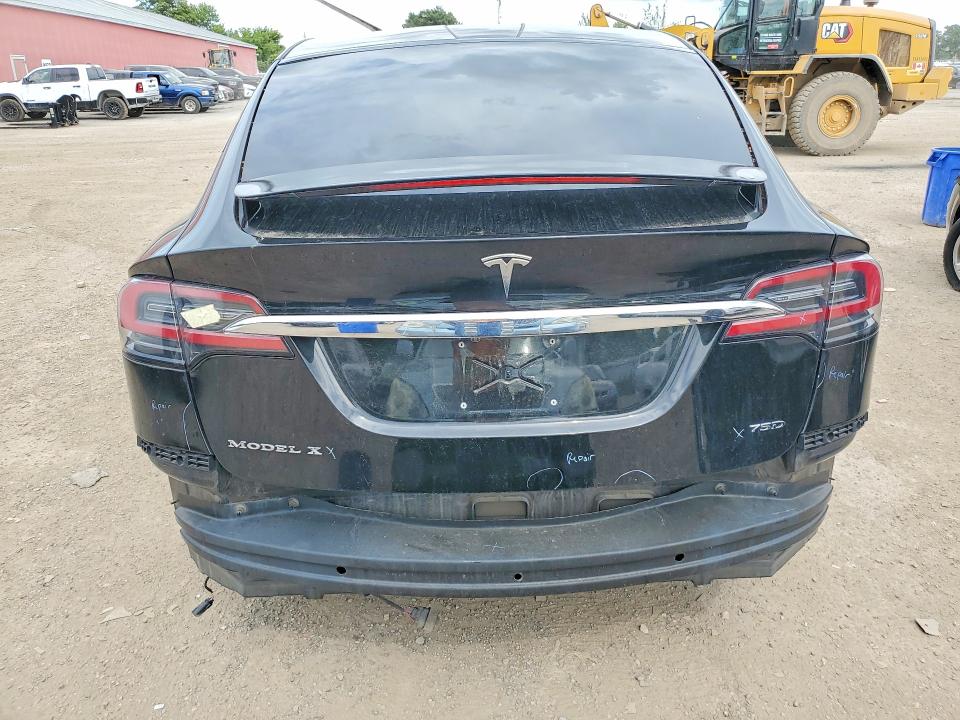 Продажа на аукционе авто 2017 Tesla Model X, vin: 5YJXCAE2XHF075727, номер лота: 64360226