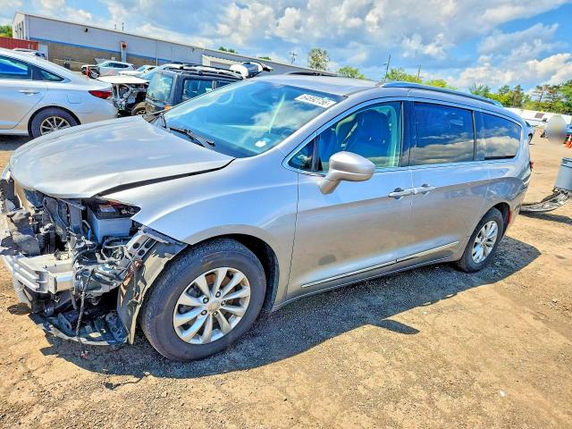 Продаж на аукціоні авто 2019 Chrysler Pacifica, vin: 2C4RC1BG0KR681302, номер лоту: 64892756