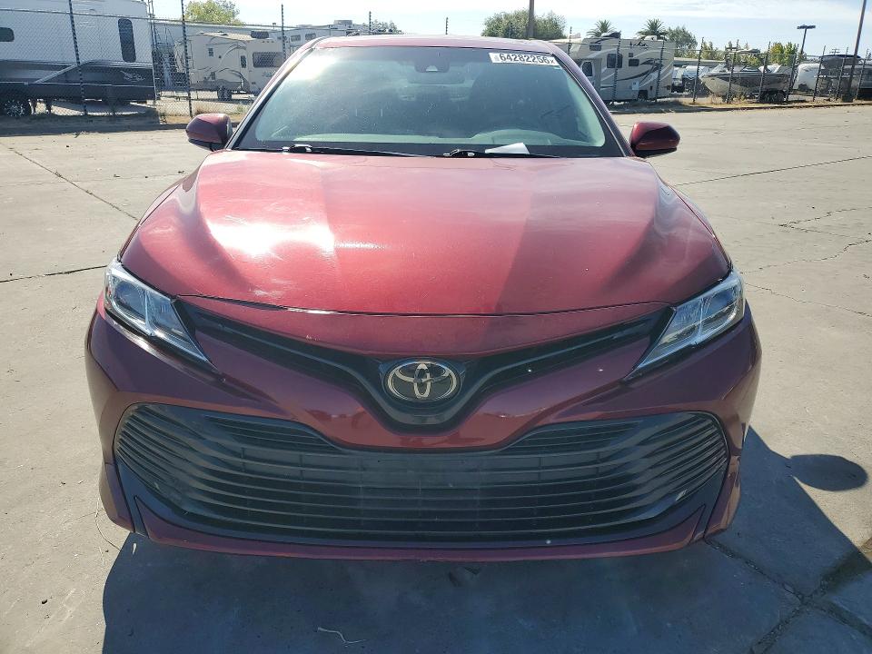 Продаж на аукціоні авто 2018 Toyota Camry, vin: 4T1B11HK6JU579101, номер лоту: 64282256