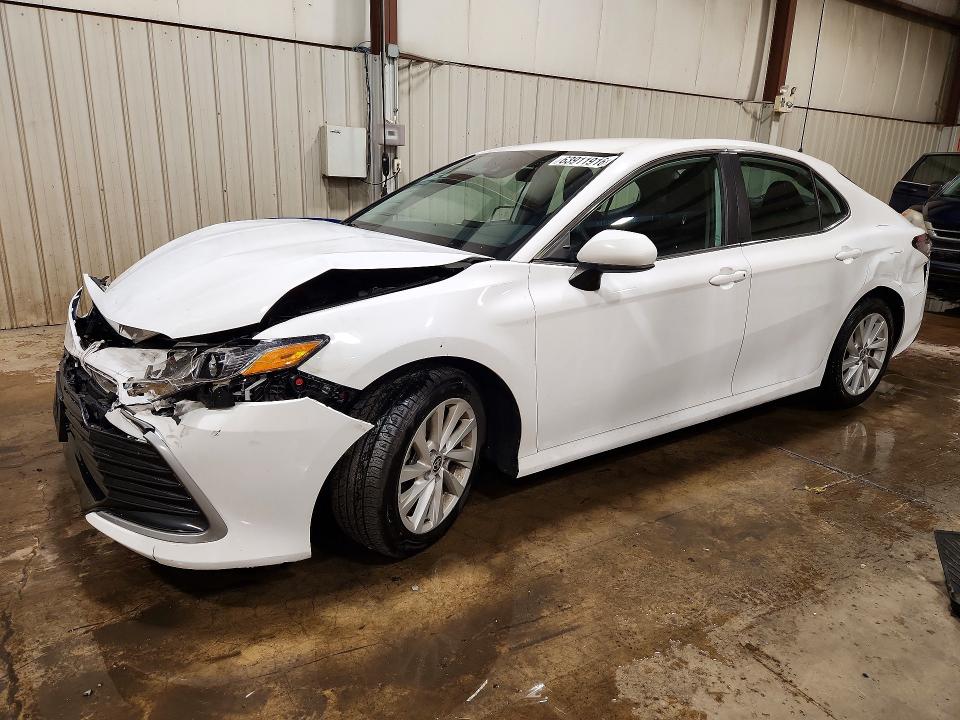 63911916 :رقم المزاد ، 4T1C11BKXMU032284 vin ، 2021 Toyota Camry مزاد بيع