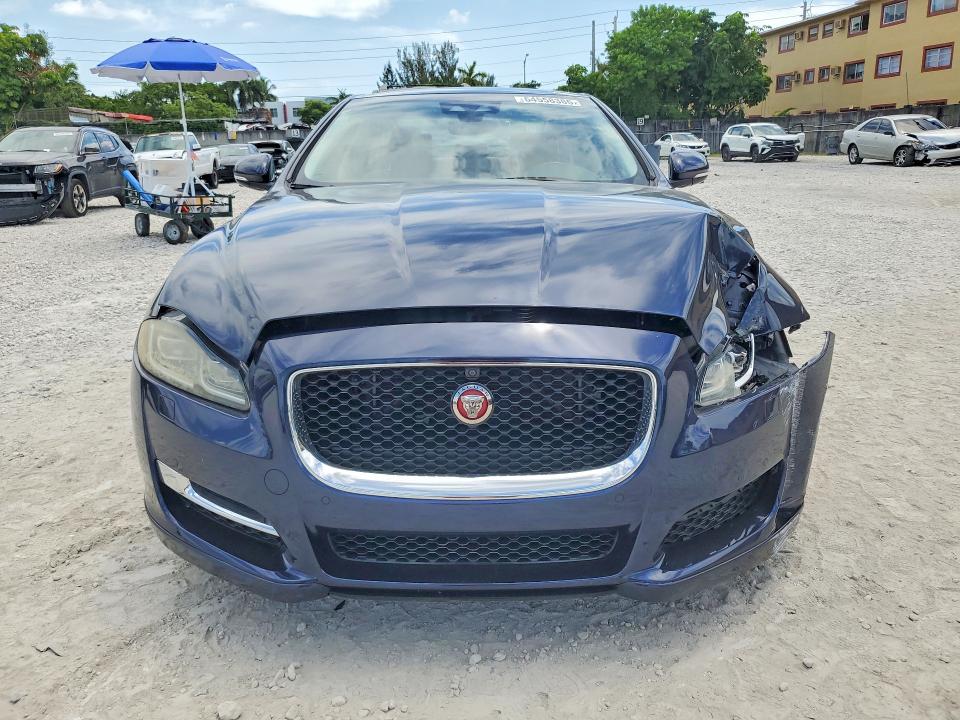 64558386 :رقم المزاد ، SAJWA1C7XK8W19636 vin ، 2019 Jaguar Xj مزاد بيع