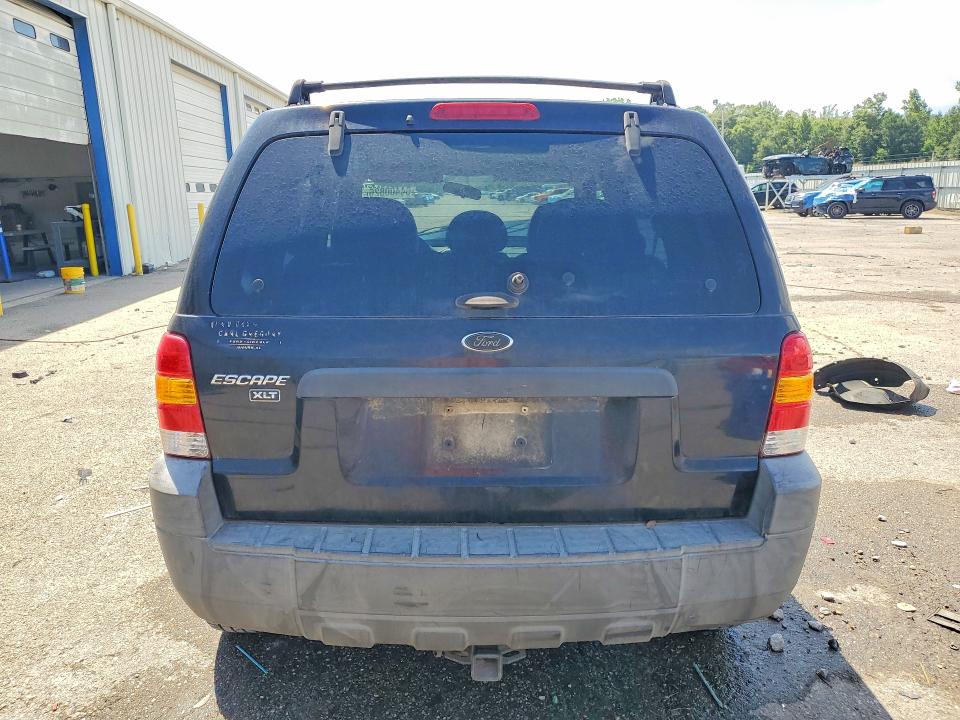 64400826 :رقم المزاد ، 1FMYU03115KA36007 vin ، 2005 Ford Escape مزاد بيع