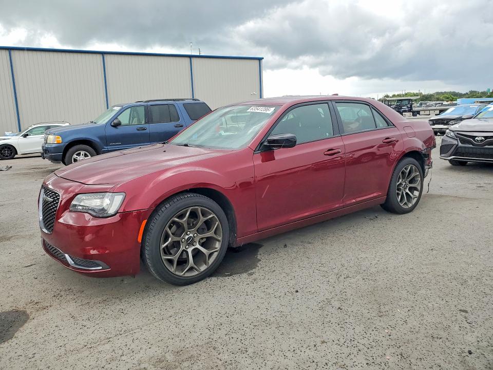 63541286 :رقم المزاد ، 2C3CCAAG8JH302045 vin ، 2018 Chrysler 300 مزاد بيع
