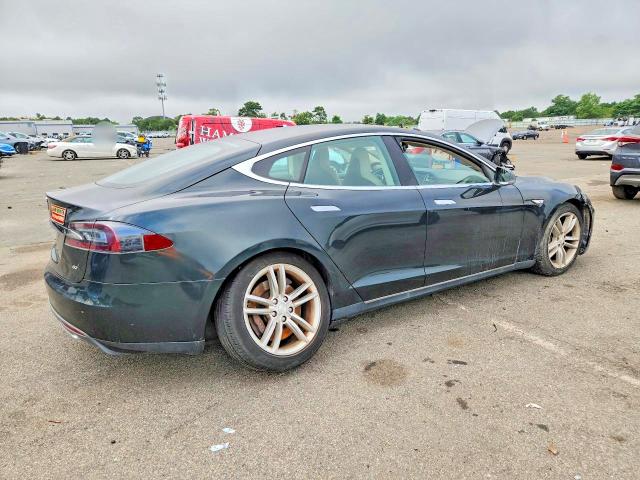 63150316 :رقم المزاد ، 5YJSA1AG0DFP12054 vin ، 2013 Tesla Model S مزاد بيع