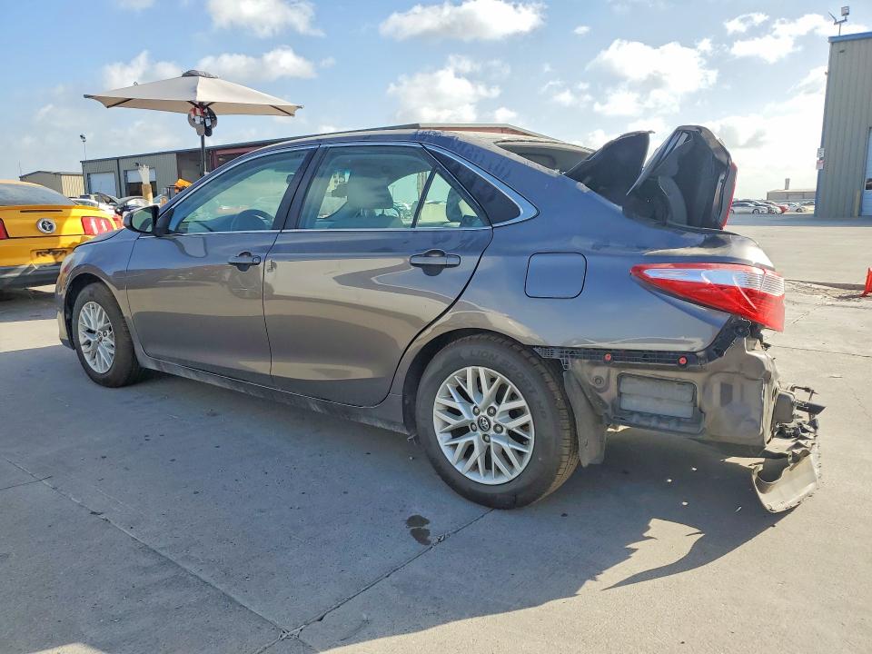 64763926 :رقم المزاد ، 4T1BF1FK2GU212824 vin ، 2016 Toyota Camry مزاد بيع