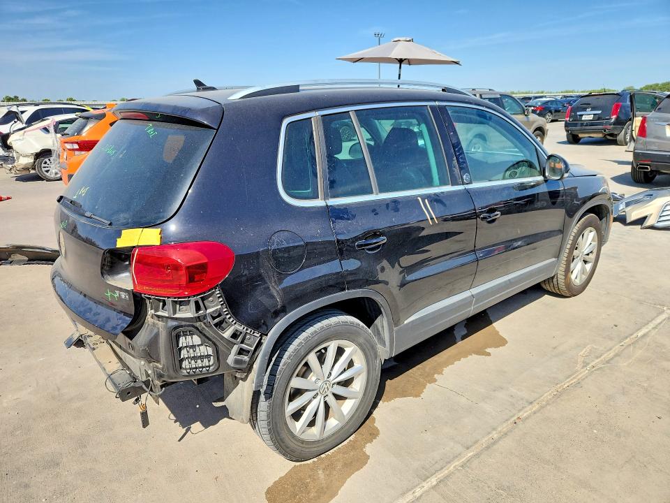65527446 :رقم المزاد ، WVGRV7AX7HK017645 vin ، 2017 Volkswagen Tiguan مزاد بيع