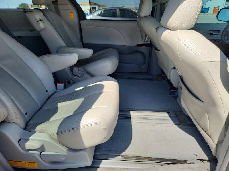 64704766 :رقم المزاد ، 5TDYK3DC5DS395010 vin ، 2013 Toyota Sienna مزاد بيع