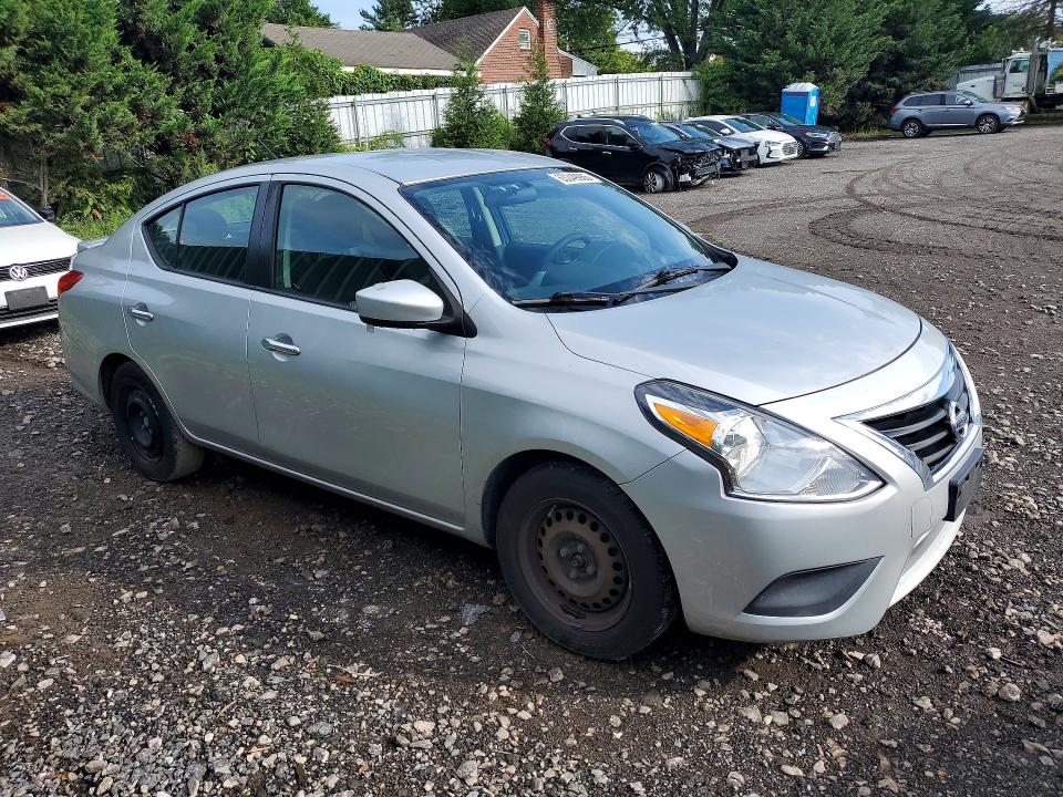 65349986 :رقم المزاد ، 3N1CN7AP6JK415856 vin ، 2018 Nissan Versa مزاد بيع