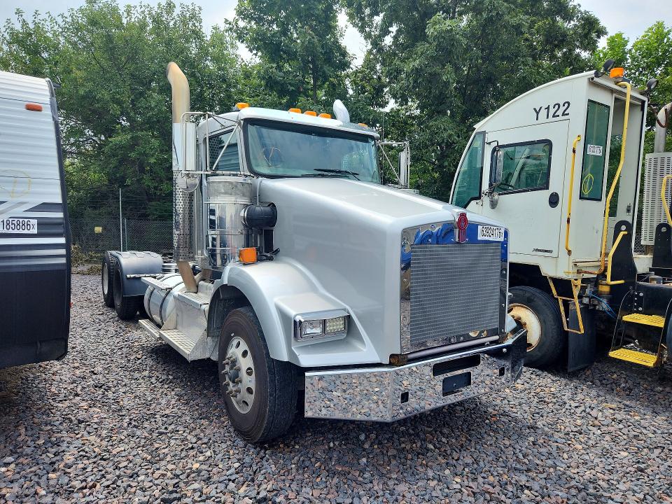 63924176 :رقم المزاد ، 1XKDD49X2FJ458370 vin ، 2015 Kenworth Construction مزاد بيع