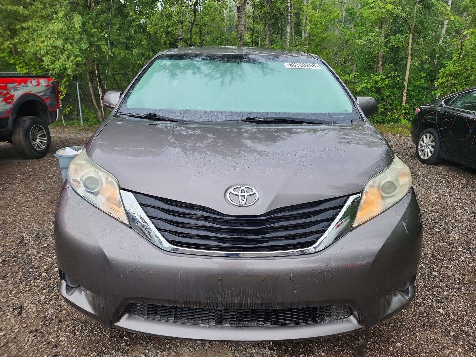 2011 Toyota Sienna მანქანა იყიდება აუქციონზე, vin: 5TDKA3DC1BS002044, აუქციონის ნომერი: 60180956