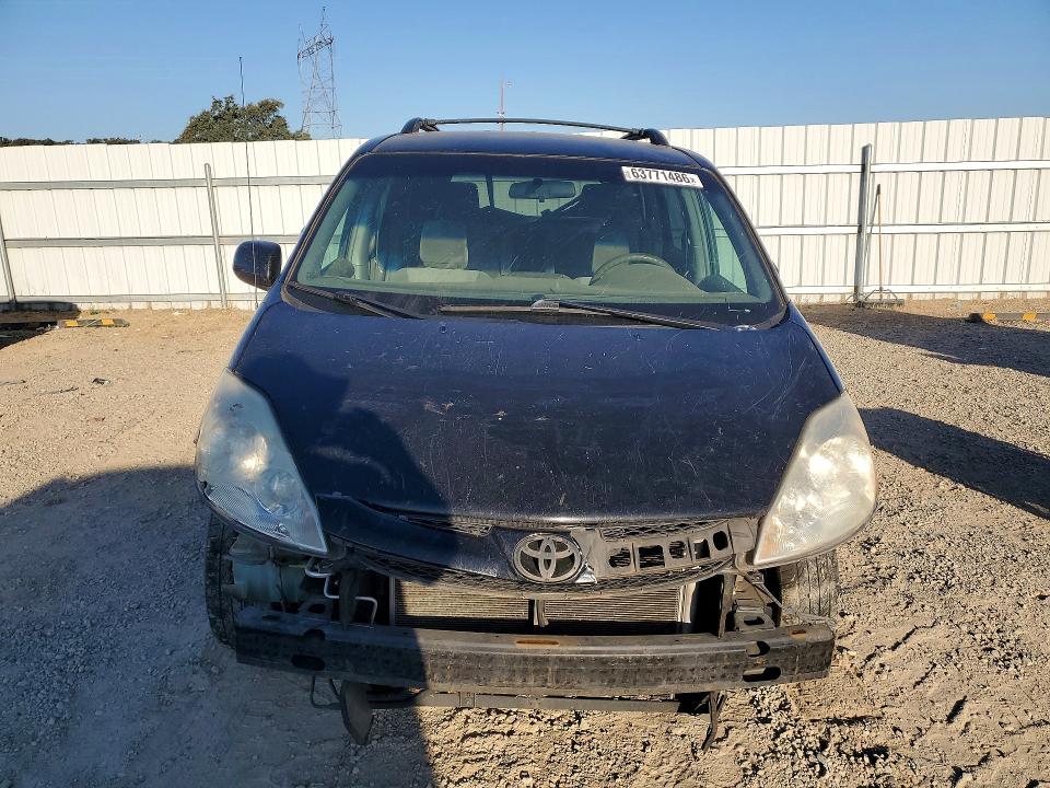 63771486 :رقم المزاد ، 5TDKK4CC8AS289725 vin ، 2010 Toyota Sienna مزاد بيع