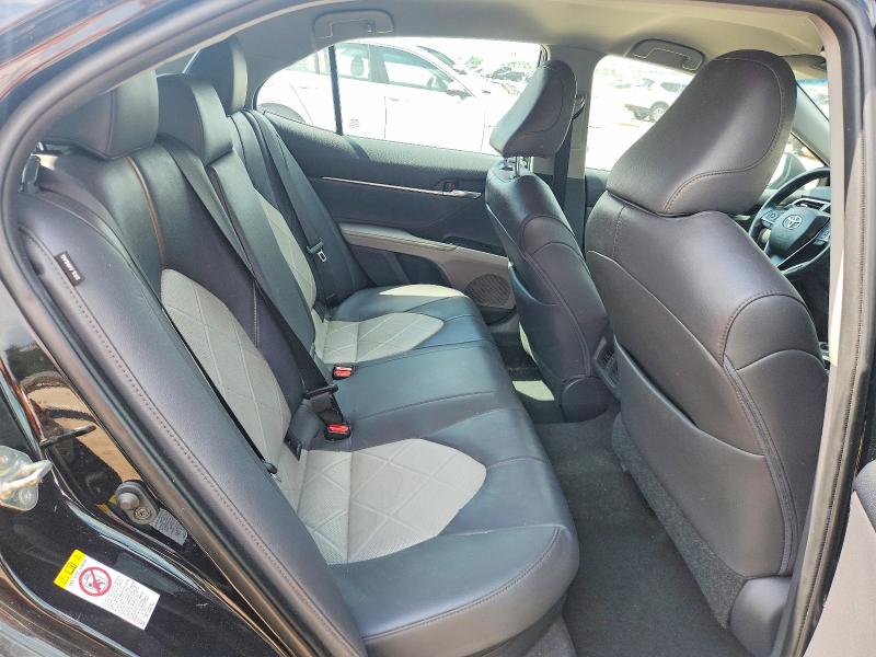 62131936 :رقم المزاد ، 4T1B21HK1JU509020 vin ، 2018 Toyota Camry Hybrid مزاد بيع