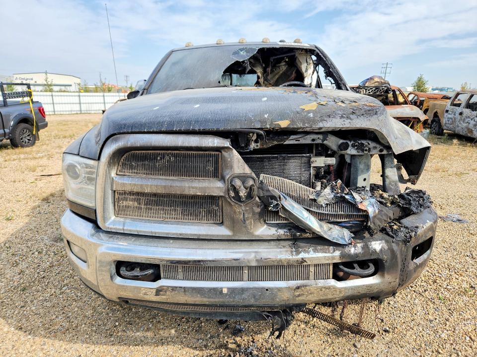 66071536 :رقم المزاد ، 3C63RRJLXFG561219 vin ، 2015 Ram 3500 مزاد بيع