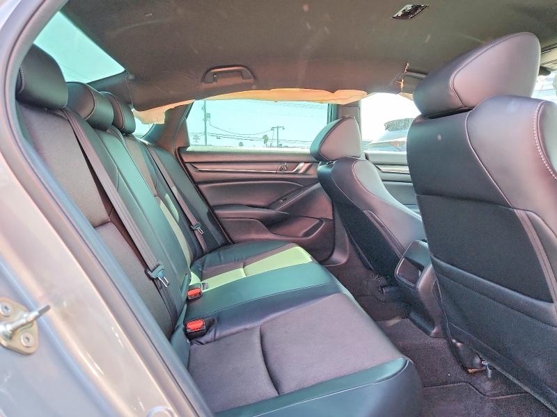Продаж на аукціоні авто 2018 Honda Accord, vin: 1HGCV1F37JA219587, номер лоту: 64825916