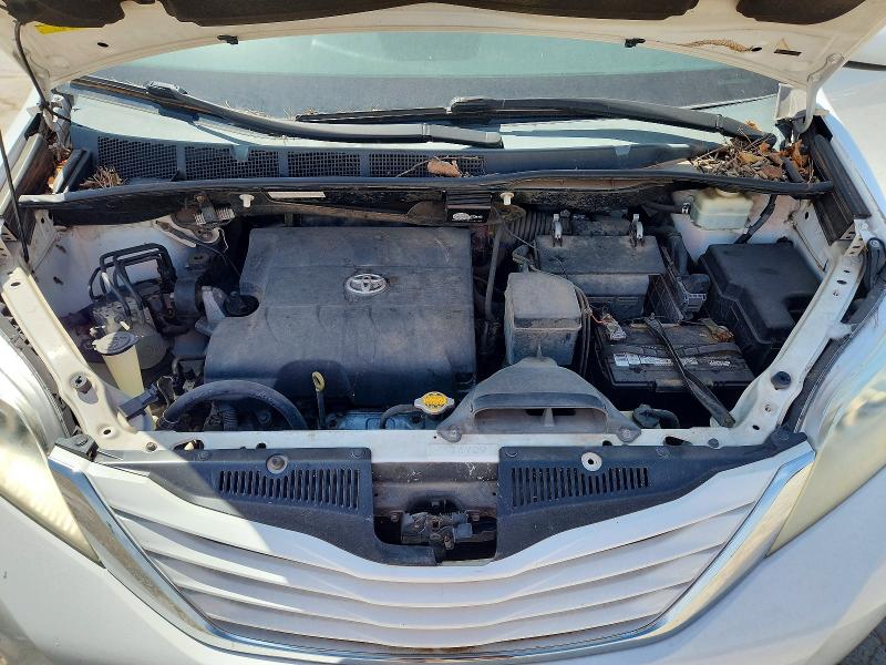 65304496 :رقم المزاد ، 5TDKK3DC1FS582818 vin ، 2015 Toyota Sienna مزاد بيع